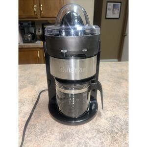 Cuisinart Citrus Squeeze Juicer w/24oz Glass‎ Carafe CCJ-900P1 W/3 Pulp Control